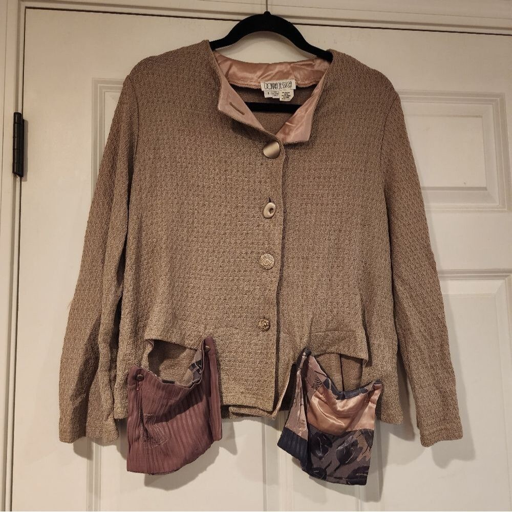 Donna Jessica vintage Unique tan button up long sleeve blouse